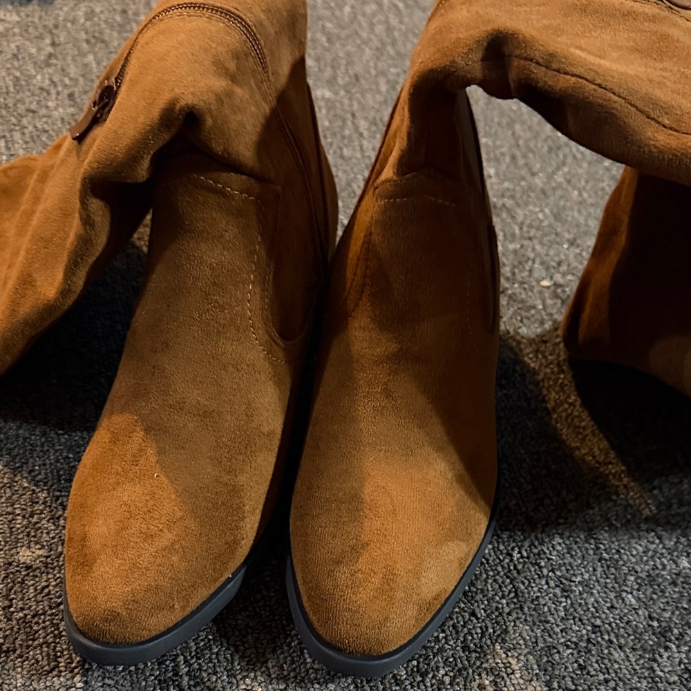 Woman’s Tan Suede Boots